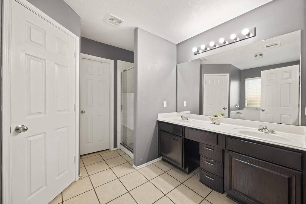 Primary en-suite bath is the perfect oasis to relax.