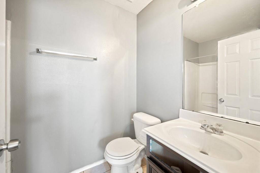 En-suite bath for secondary bedroom.