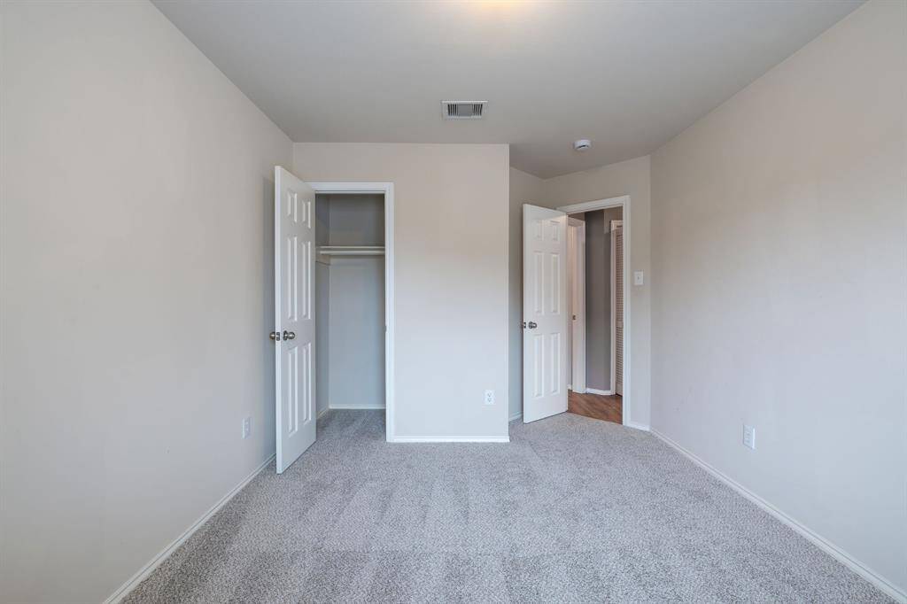 Welcome to the primary bedroom! This grand space features high ceilings, ceiling fan, 2" blinds and recent carpet!
