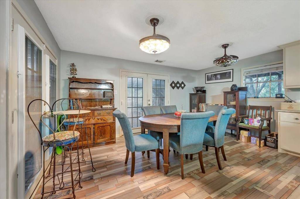 Bar stool seating for breakfast or a quick snack before dinner. True farm to table life!