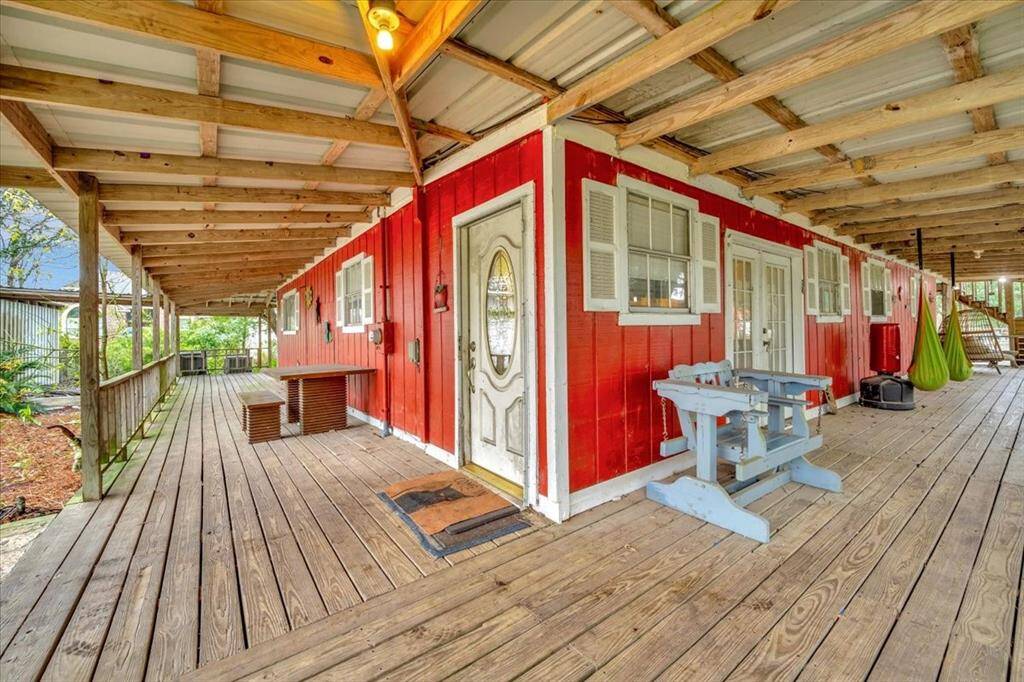 Relax on the porch with some ice tea and enjoy the cool country breeze.