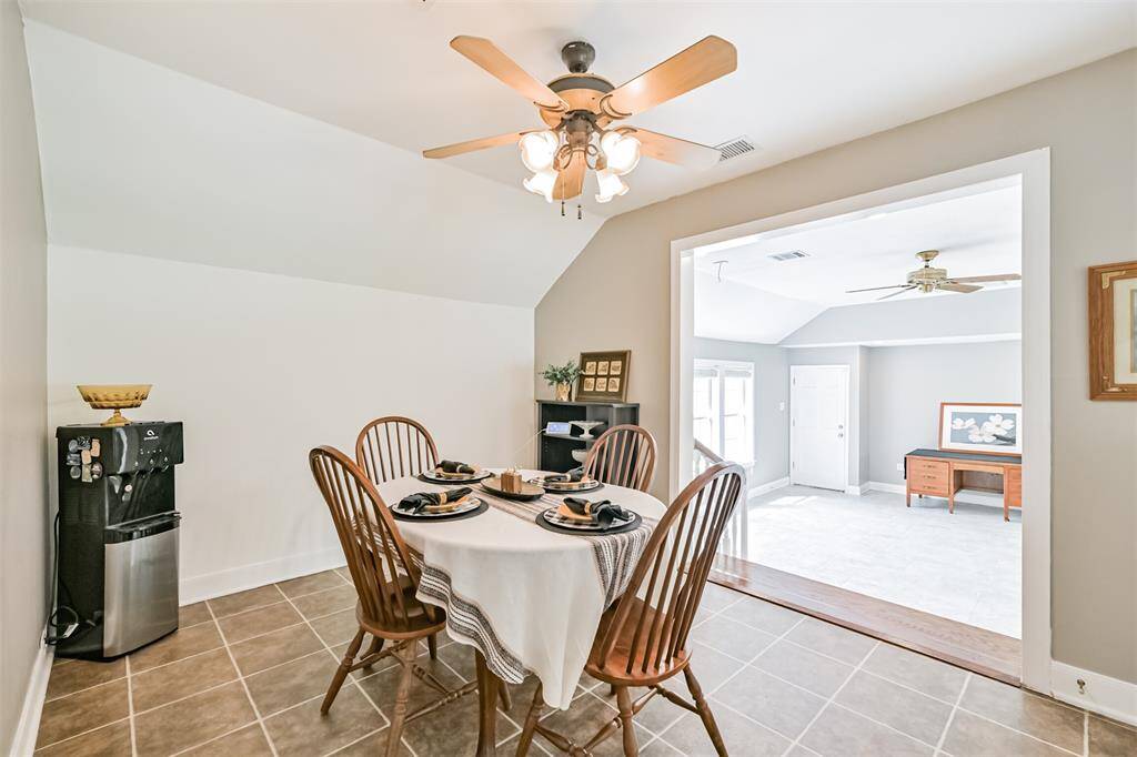 Bright and freshly painted, this cozy breakfast room sits between the kitchen and family room—offering the perfect spot for casual meals or morning coffee.