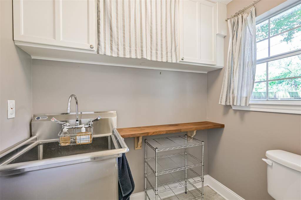 This powder room, just across from the walk-in shower, creates a full bath at this end of the home. Featuring a classic washbasin sink, it adds to the perfect country home vibe. With direct access to the backyard, it’s an ideal pool bath—no need to track water through the house!