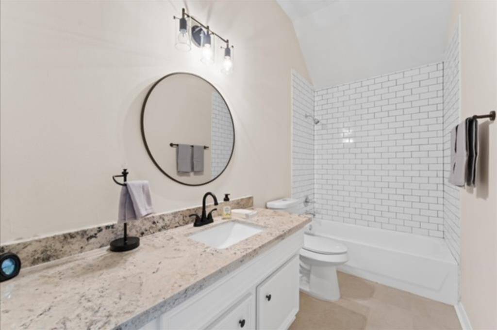 Hallway full bath