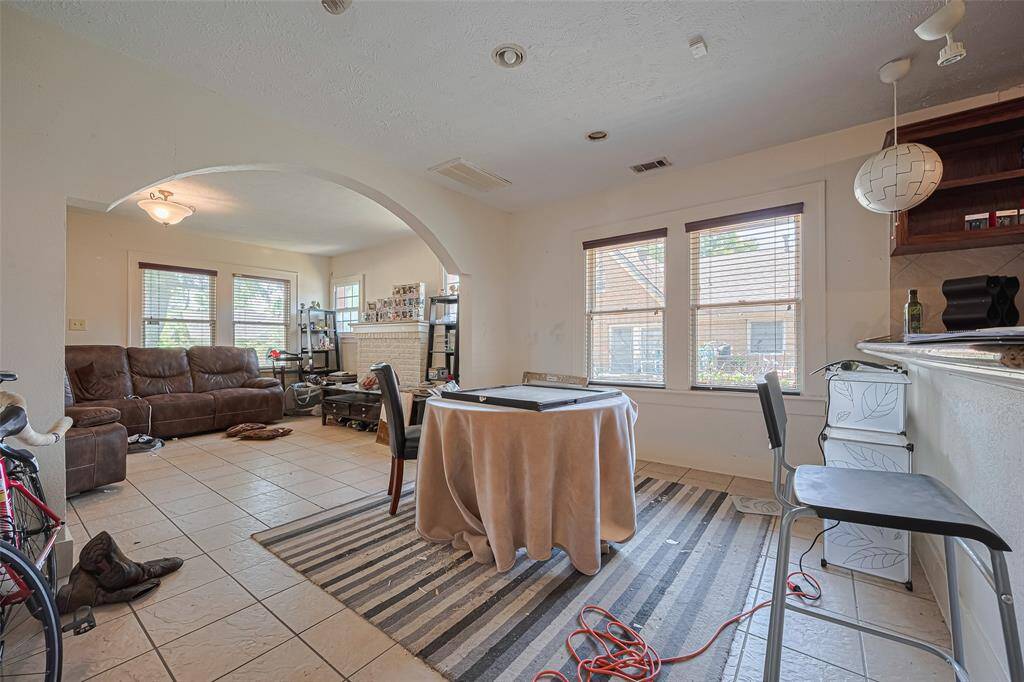 Spacious dining space with large windows and open to the breakfast bar