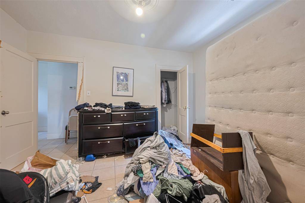 Second bedroom has walk-in closet