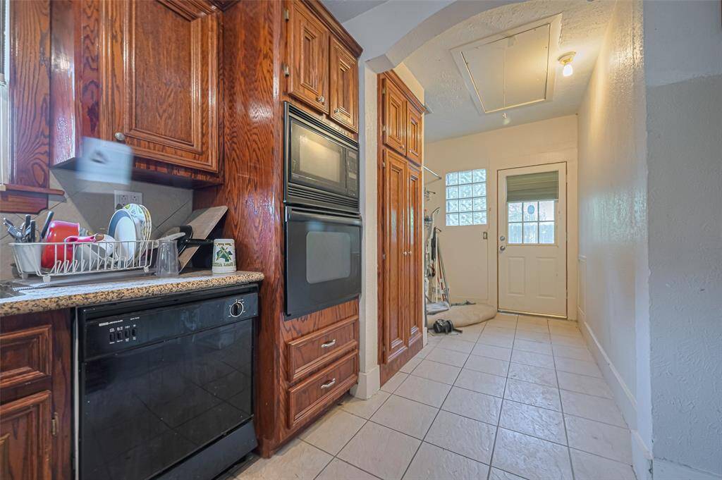 Built in microwave and oven. Dishwasher does not work