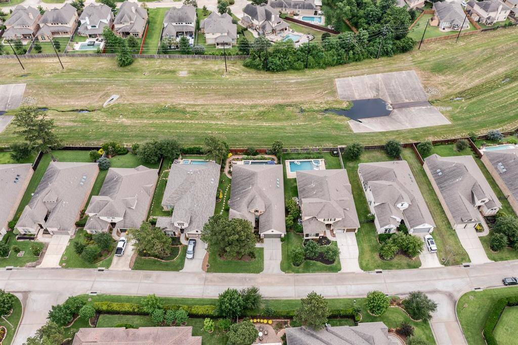 The perfect home in the perfect location for the perfect price! If you are looking for an open floor plan,  spacious rooms, a greenbelt for privacy, and lots of high-end finishes- COME SEE THIS HOME!