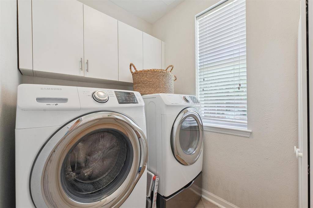 Kitchen includes washer and dryer.