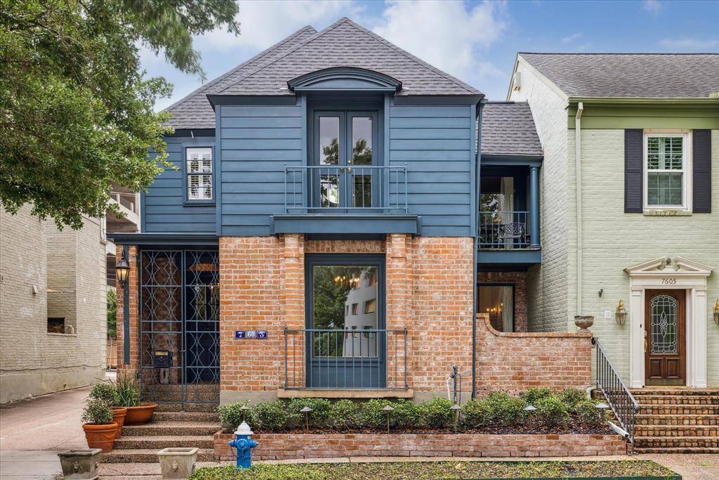 Reminiscent of New Orleans this beautifully remodeled townhome in desirable Hammersmith boasts 3 beds/2.5 baths, multiple outdoor courtyards & balconies & is positioned on a corner lot in desirable Hammersmith.