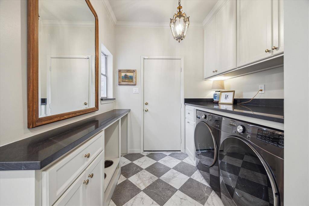 This!  Just off the breakfast room and leading to the garage is this combo laundry room/Butler's Pantry.  Such a pretty creative use of this space.  Note the built-in doggy bowls