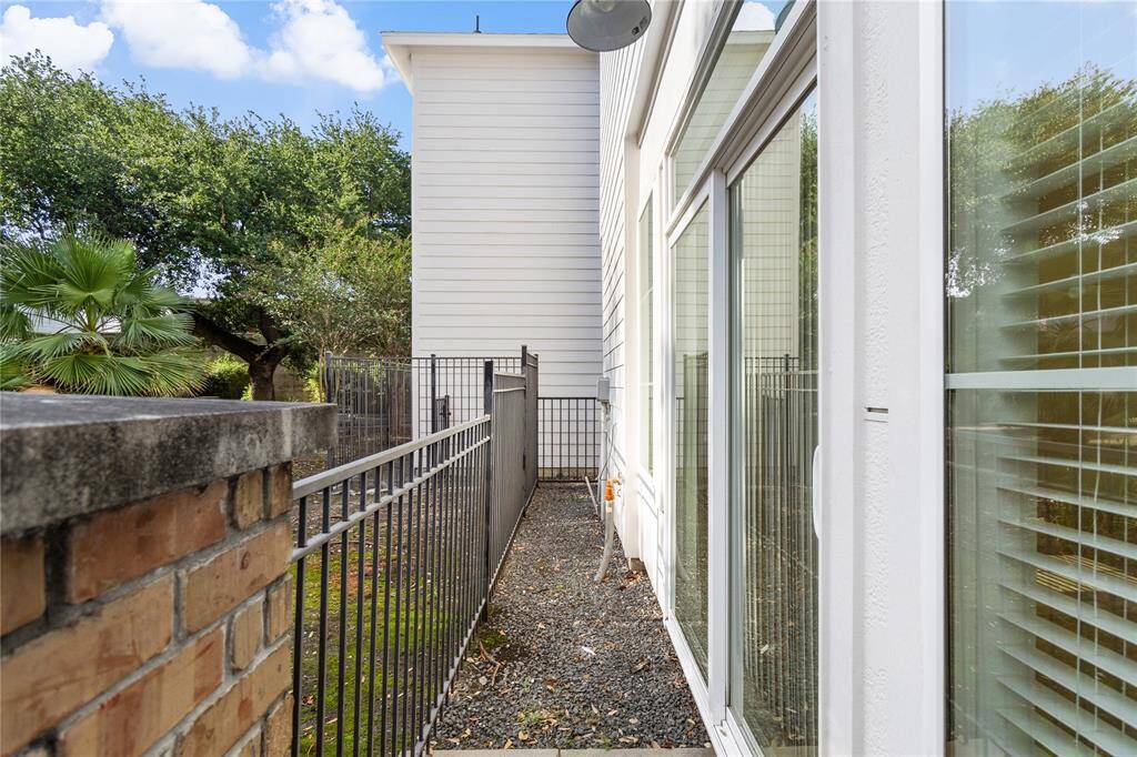 Exterior small patio.