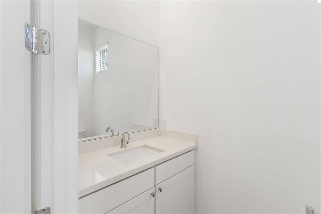 Half guest bathroom located to the right of the entrance.