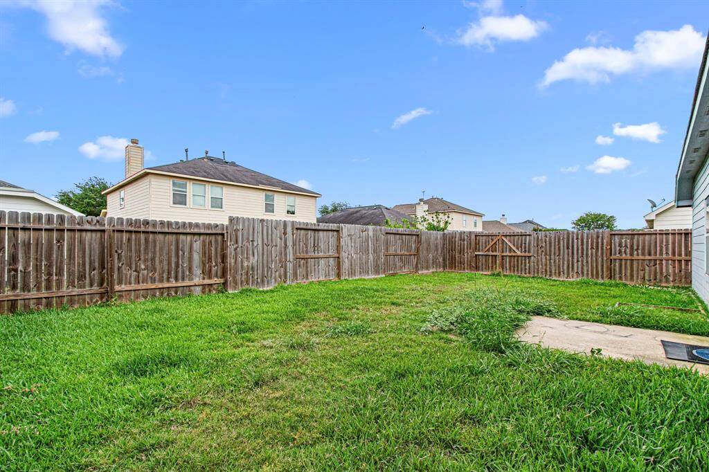 Do you have big plans for outdoor entertaining, gardening or pets and playscapes? There is room here for all of that and more!