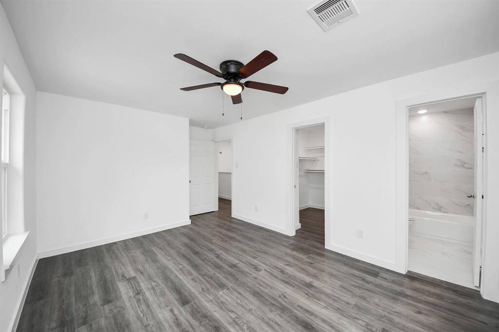 The primary bedroom has an en-suite bathroom and walk-in closet.
