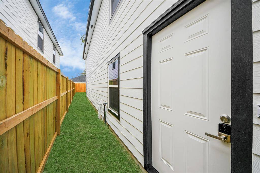 There is also a side yard.