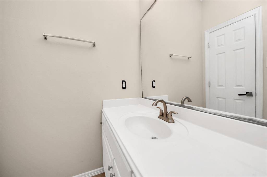 Bright and functional full bathroom with modern fixtures and ample space.