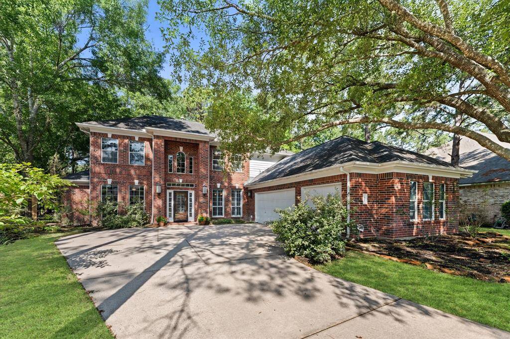RARE FIND ON ALMOST AN 1/2 ACRE LOT IN THE HEART OF CUL-DE-SAC WITH A 3 CAR GARAGE