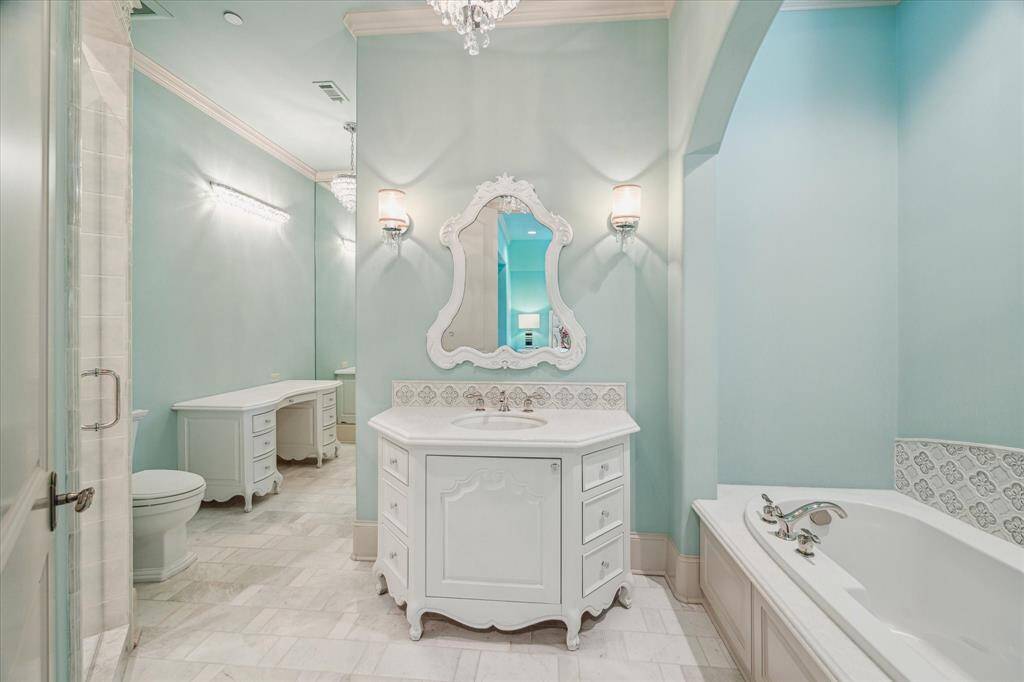 This secondary bath will not disappoint w/ soaking tub, separate shower, vanity space and great closet.