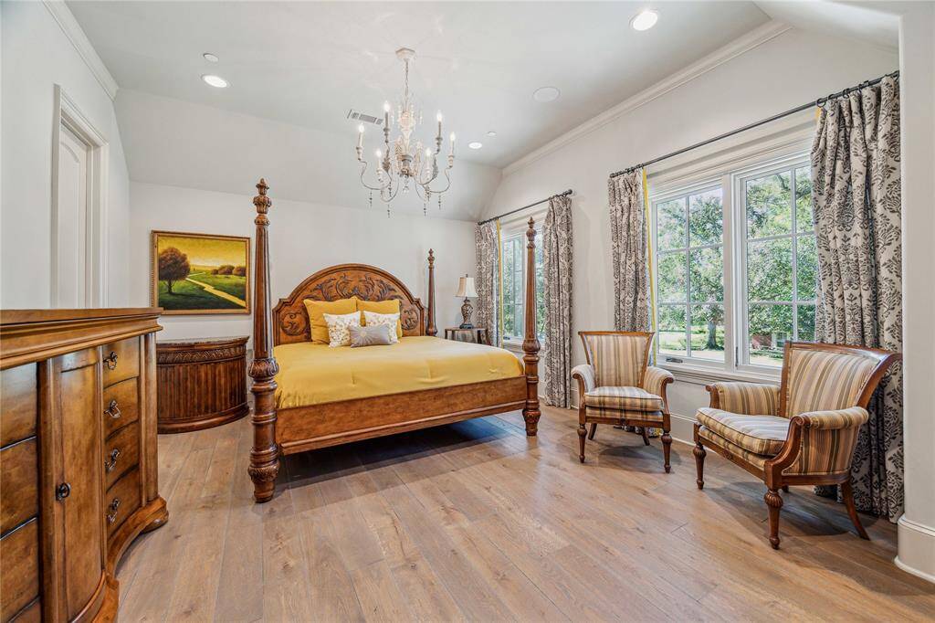 Guest bedroom up with private bath and views of the front yard.