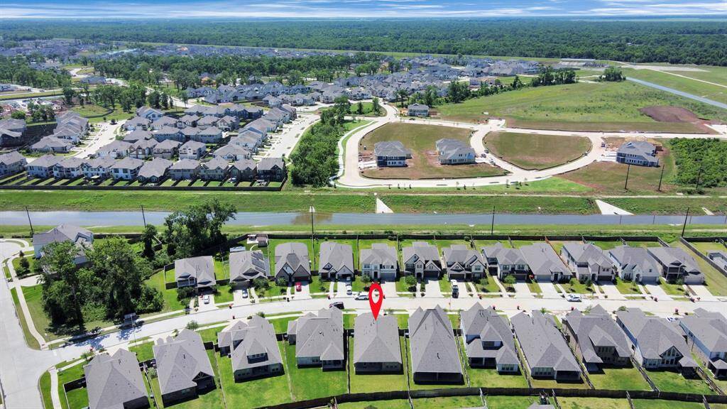 Discover the charming Sienna community—where stunning homes meet serene surroundings. Ideal for your next chapter.