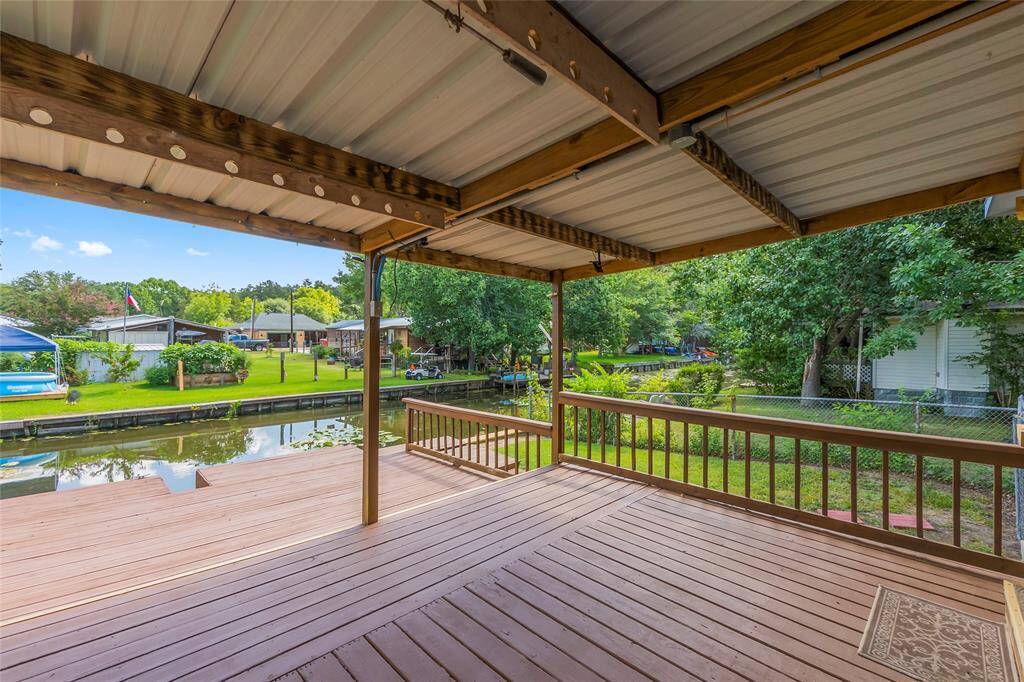 COVERED DECK