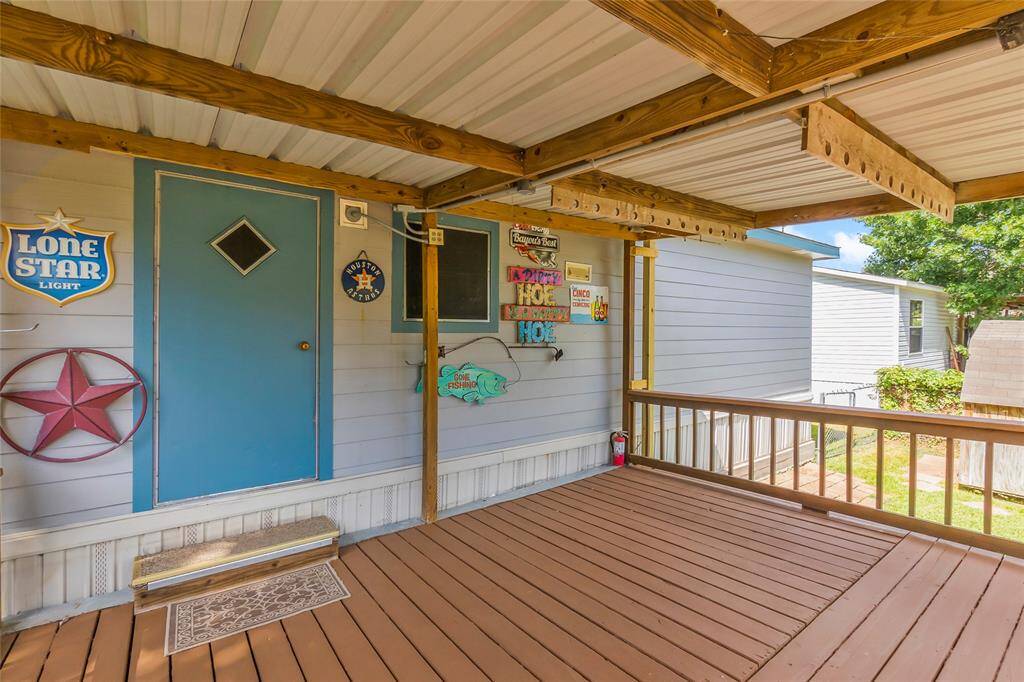 PLENTY OF ROOM TO ENTERTAIN YOUR GUEST