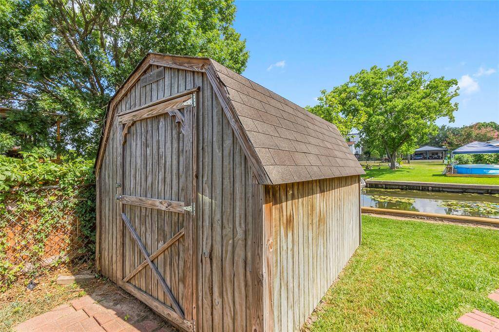 STORAGE SHED FOR EXTRA STORAGE