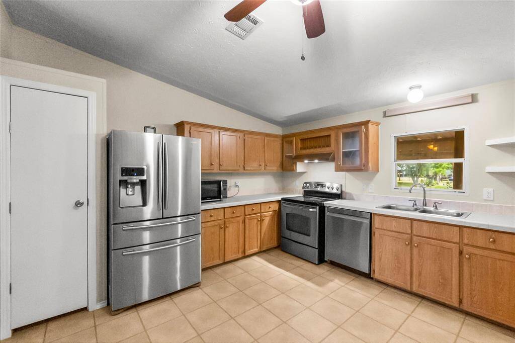 NEWER STAINLESS-STEEL STOVE AND DISHWASHER