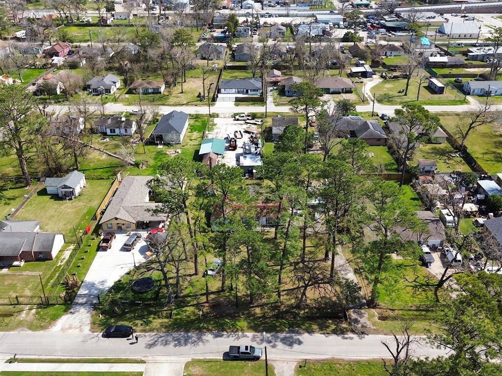 Lots of mature trees that can be kept or removed to build new development