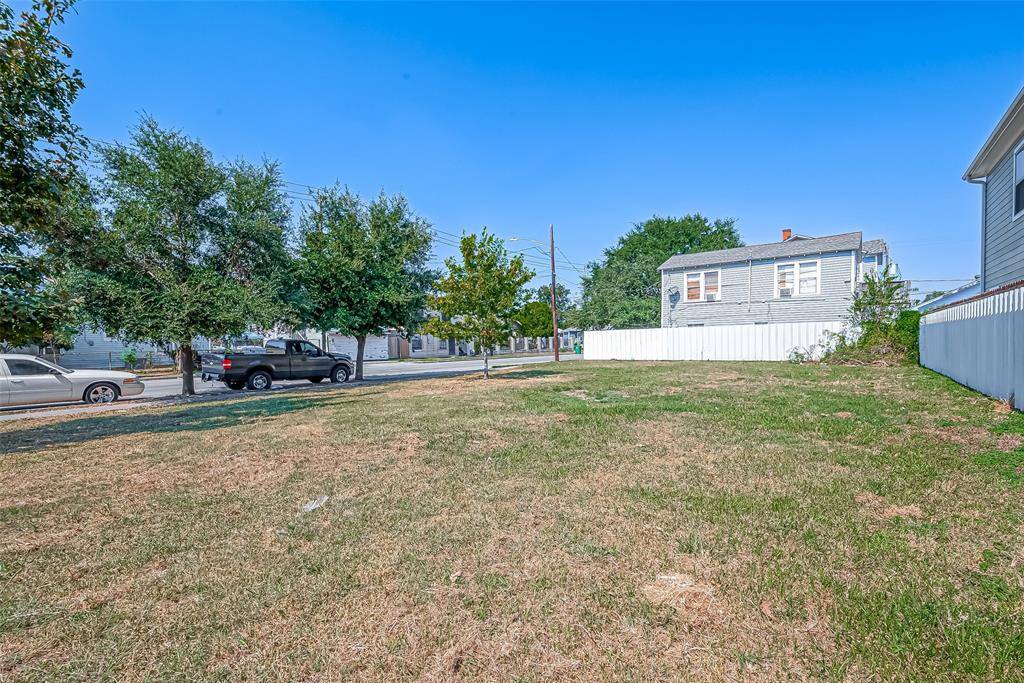 This lot is more than just a piece of land—it’s an opportunity to craft your ideal lifestyle in one of Houston’s most dynamic and rapidly evolving areas.