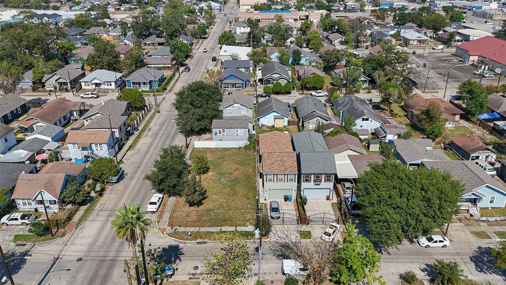 The prime corner location allows for enhanced design flexibility, offering the potential for dual access driveways, added privacy, and increased curb appeal.