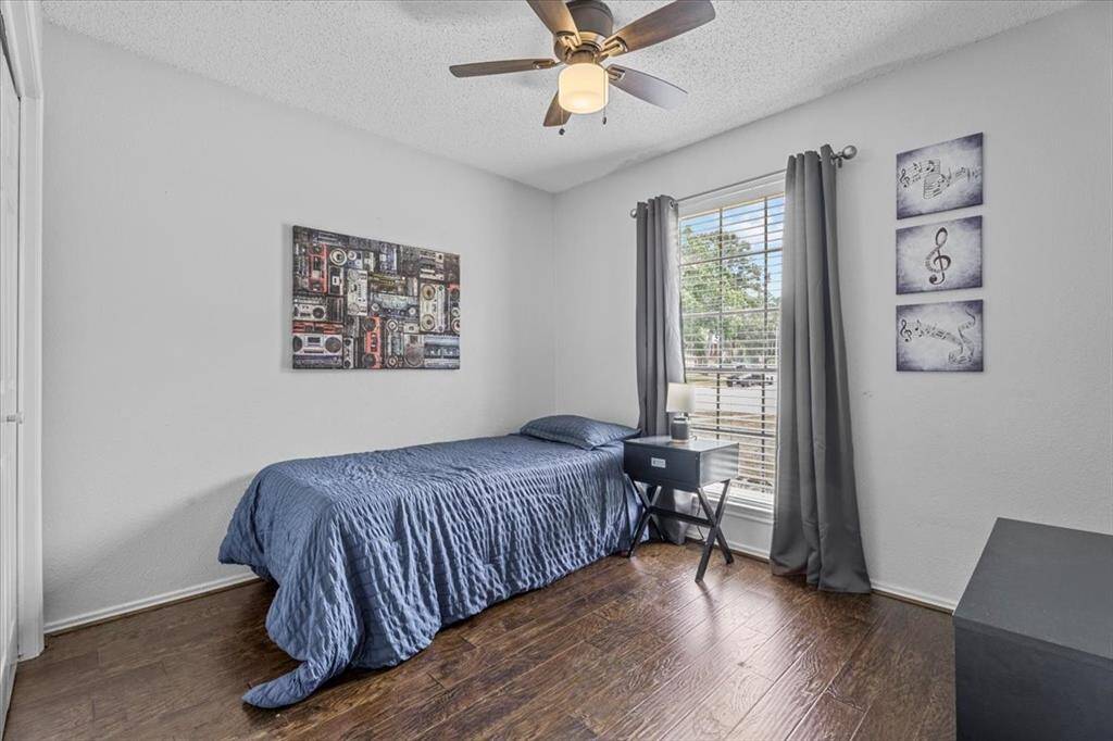 Another comfortable bedroom..perfect for friends, family, or overnight guests.