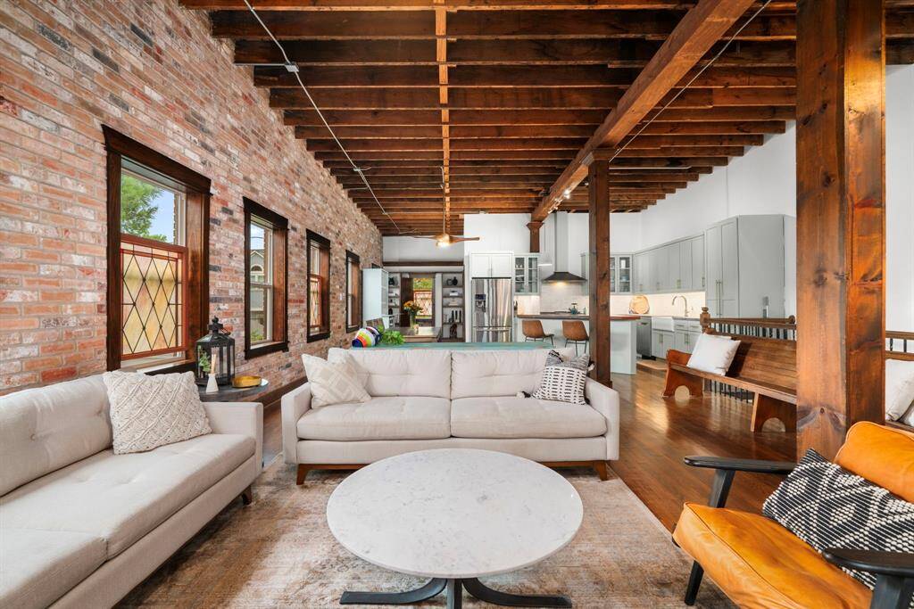 Spacious living room