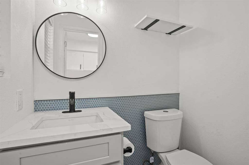 1/2 bathroom