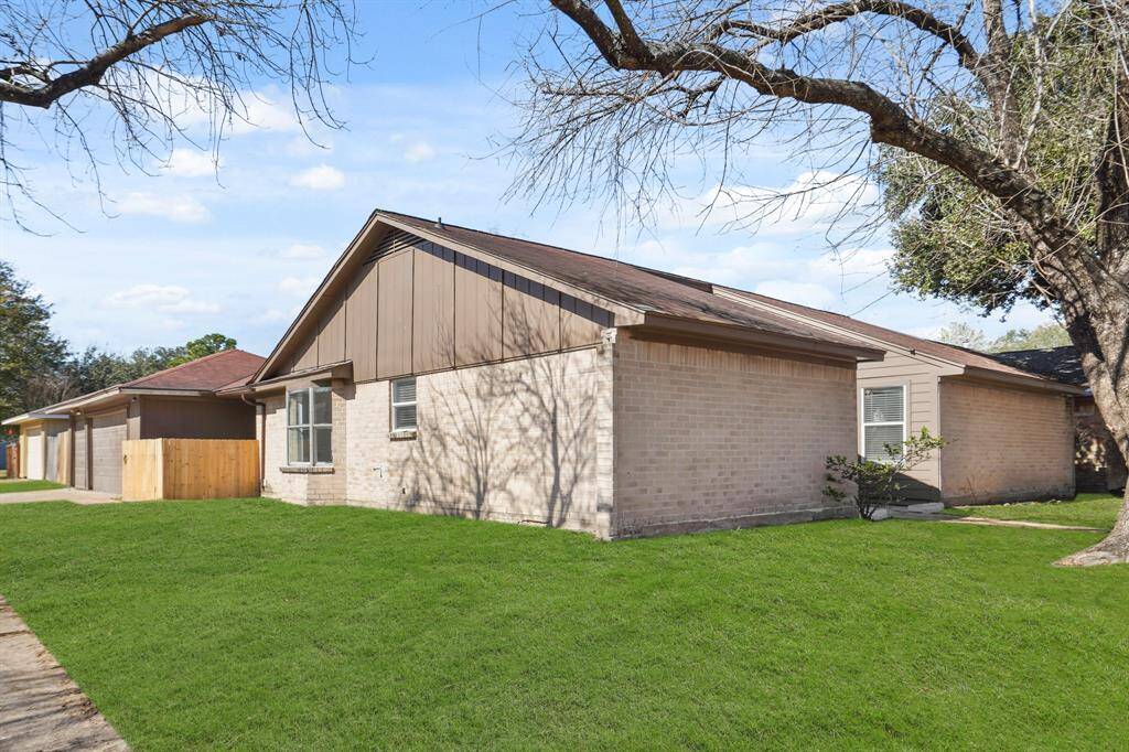 Corner lot view with 3 car garage
