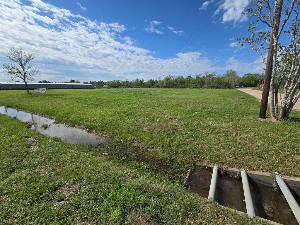 CORNER OF THE PROPERTY