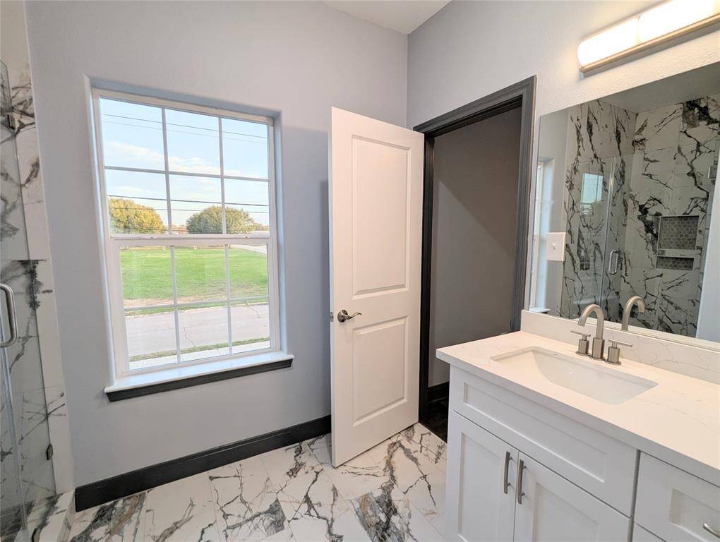 Large Jack and Jill Bathroom