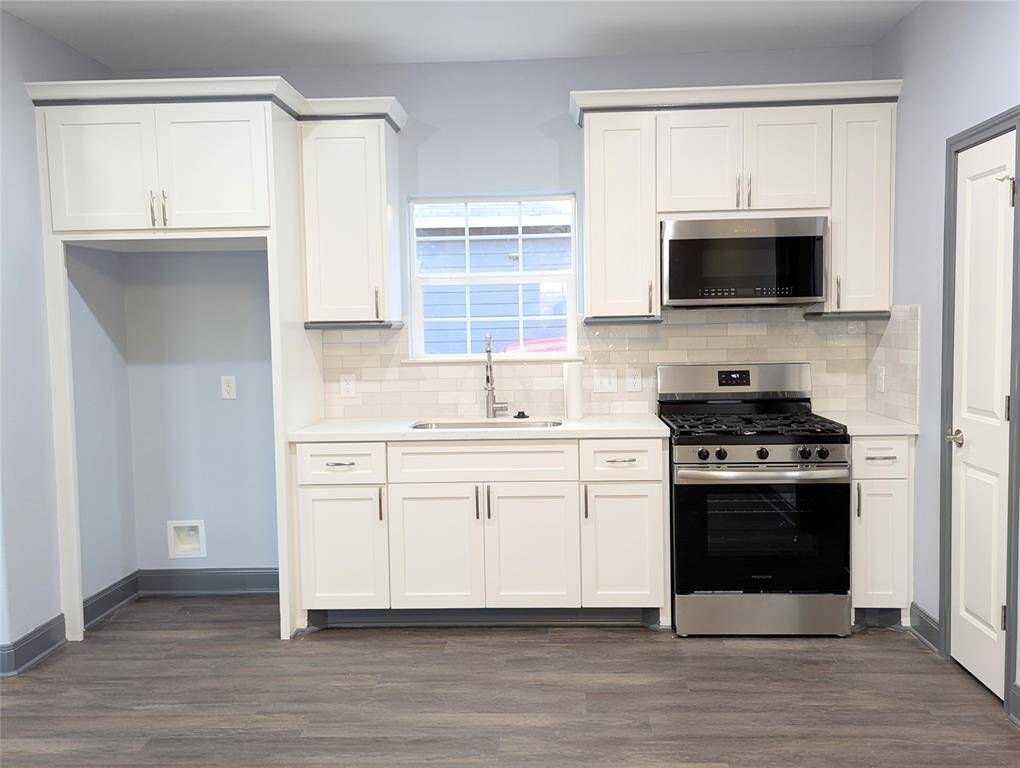 Beautiful all white kitchen with gas stove*refrigerator will be include