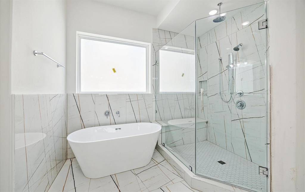 No need to go to a spa when you’ve got this gorgeous bathroom in your home.
