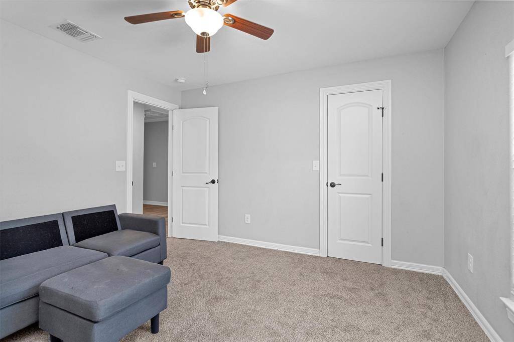 Secondary bedroom