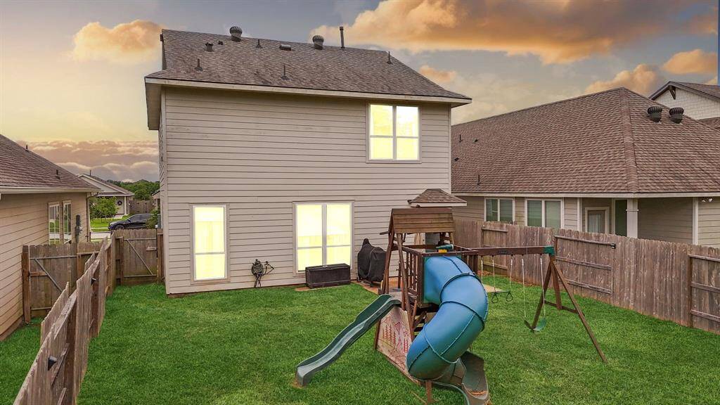 Spacious backyard—perfect for designing your very own private oasis or entertaining space