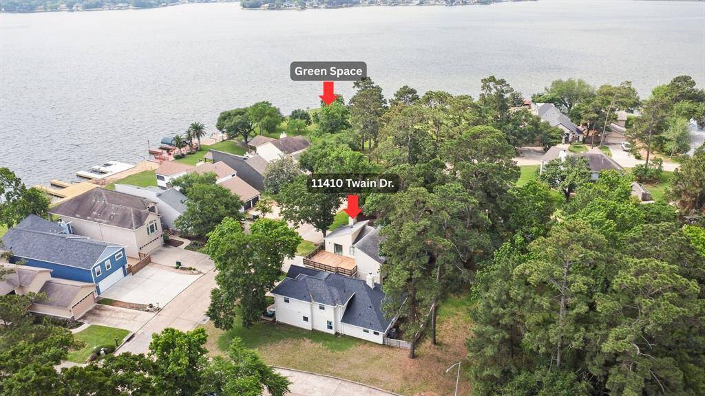 Green space allows for nice views of lake Conroe from the second-story deck.
