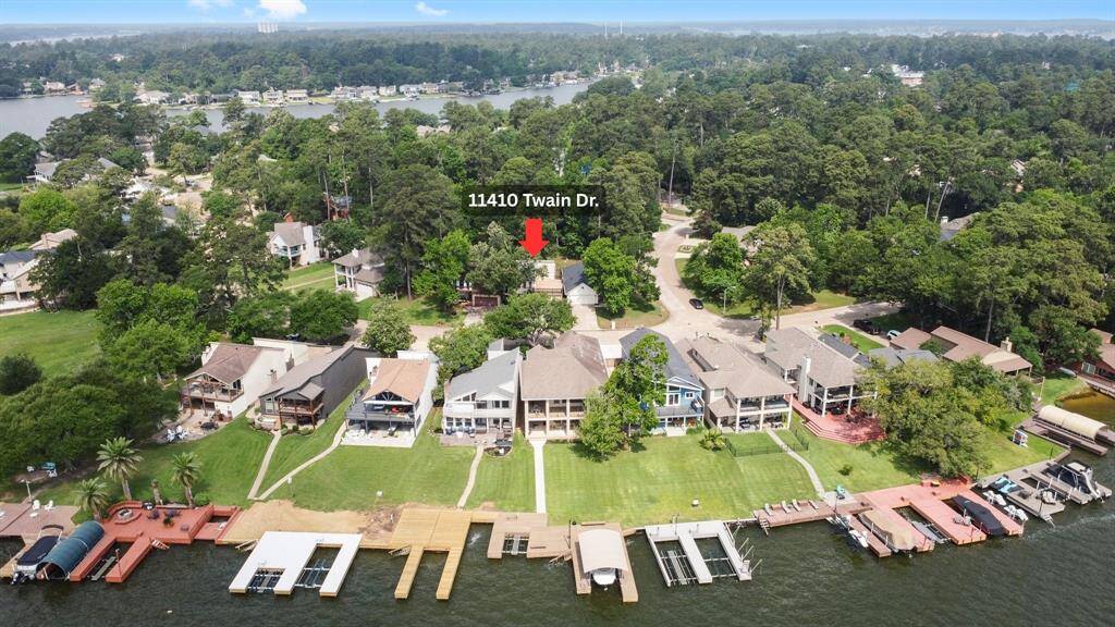 11410 Twain Dr. is located on the Southeast end of the Walden peninsula, surrounded by Lake Conroe.