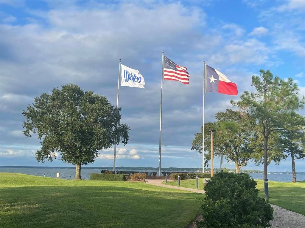 Breakwater Grille offers a casual lunch or dinner.  Spread out a blanket and listen to local live music or go fishing off the peninsula!