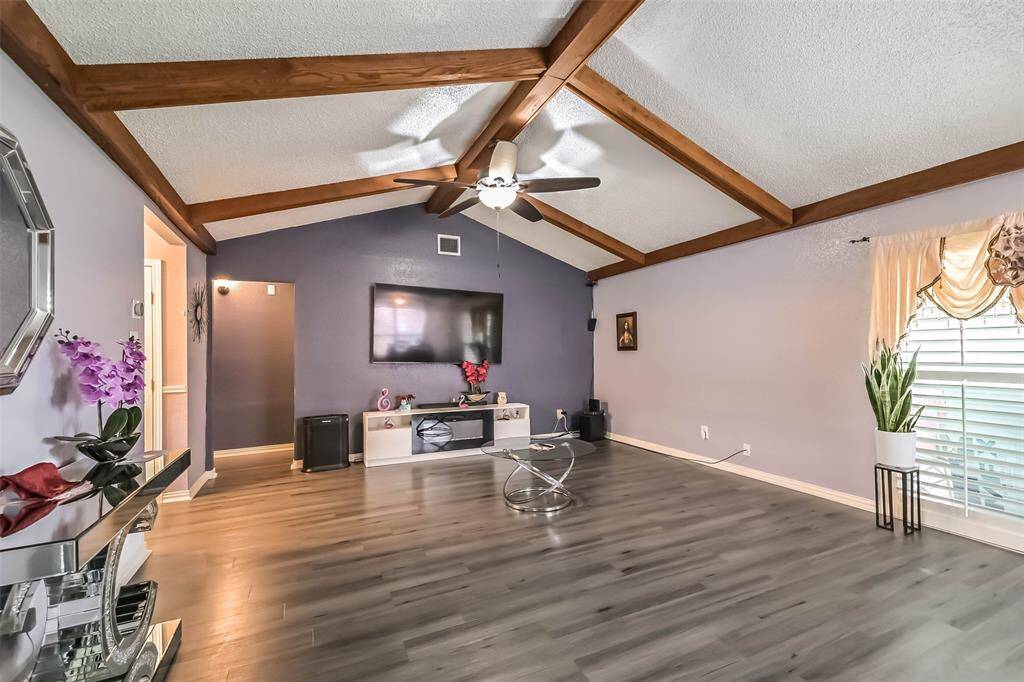 Spacious living room