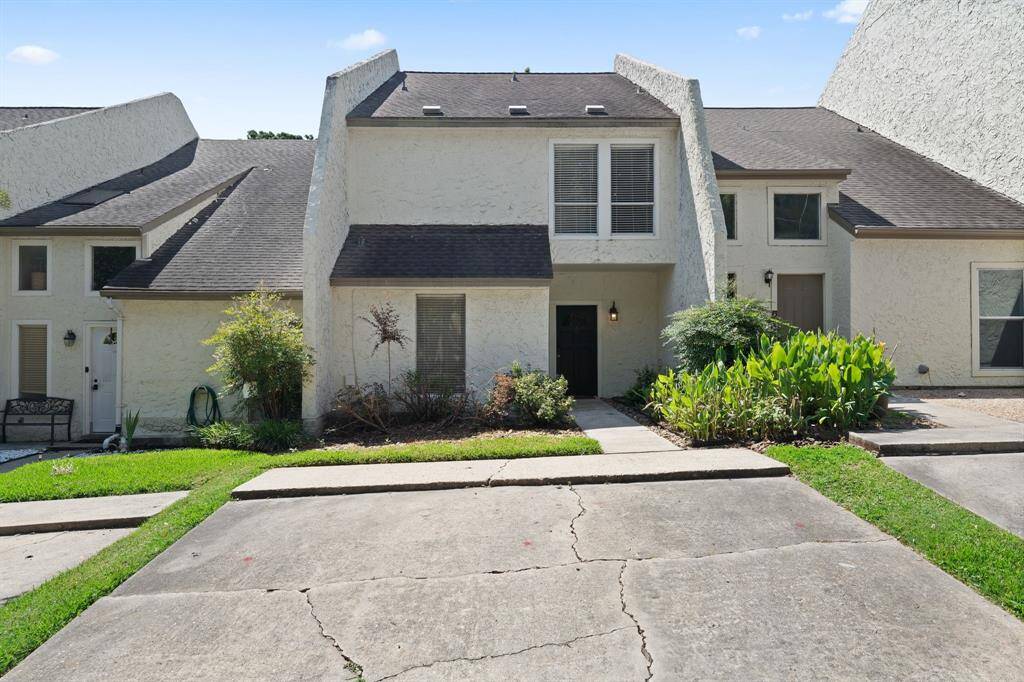 Beautiful WALDEN ON LAKE CONROE TOWNHOME
