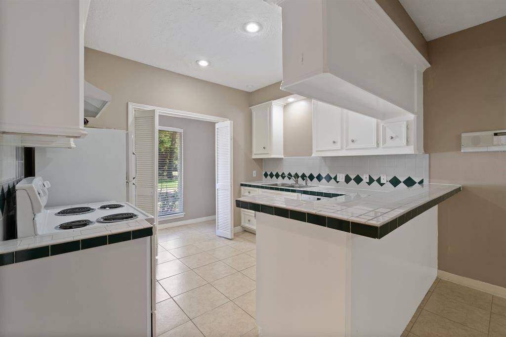 Another view of KITCHEN, UTILITY ROOM & BREAKFAST BAR.