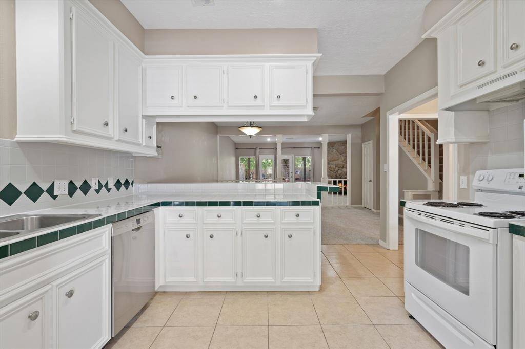Standing in the Utility Room & looking into the Kitchen...