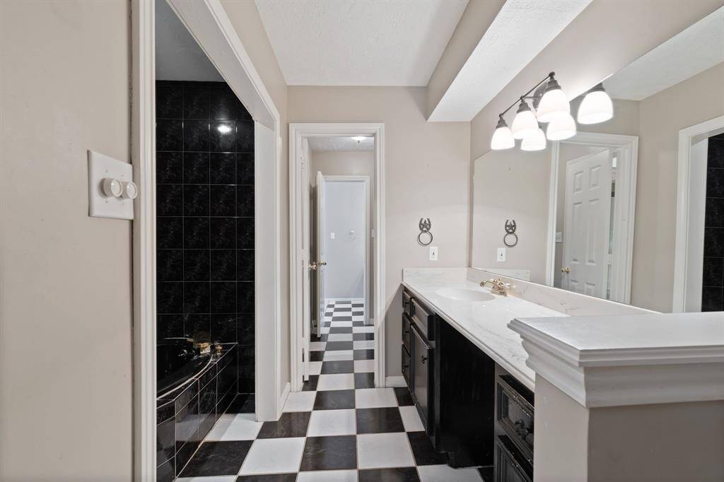 Walk from each bedroom to this beautiful bathroom with jacuzzi tub in the middle.